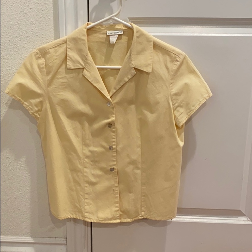 Women’s short sleeve button down shirt size M